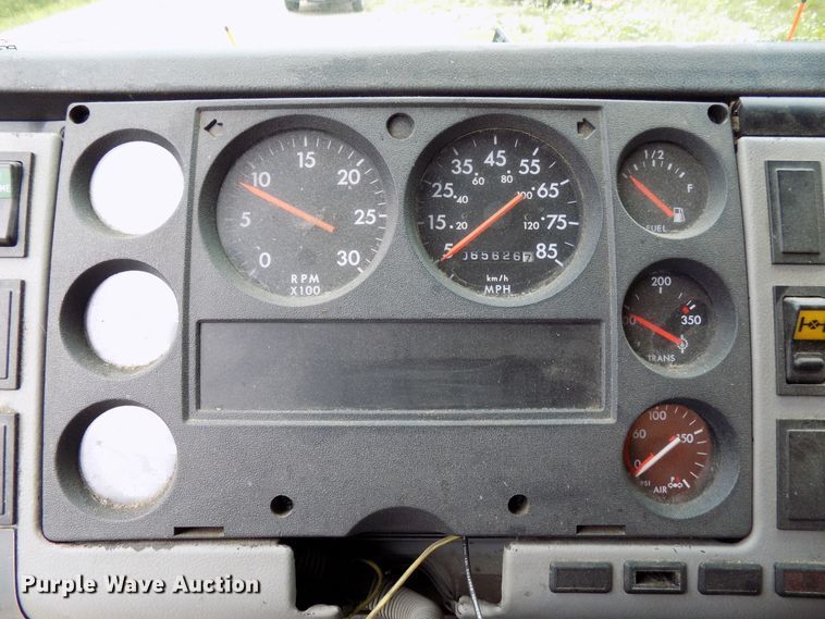 image for item DD6129 2001 Freightliner FL80  spreader truck