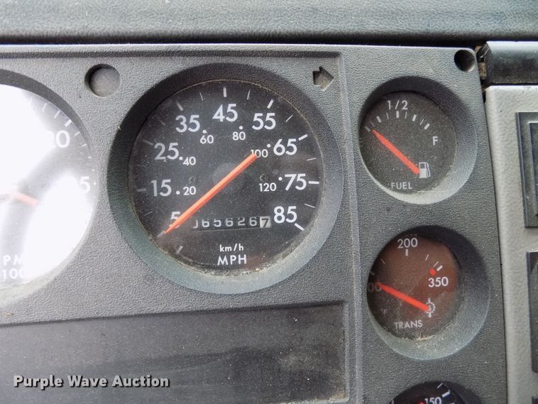 image for item DD6129 2001 Freightliner FL80  spreader truck