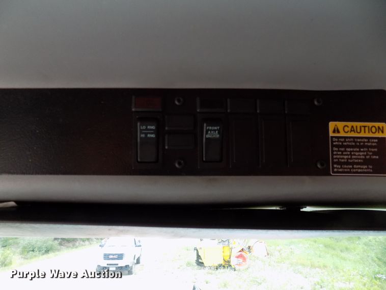 image for item DD6129 2001 Freightliner FL80  spreader truck