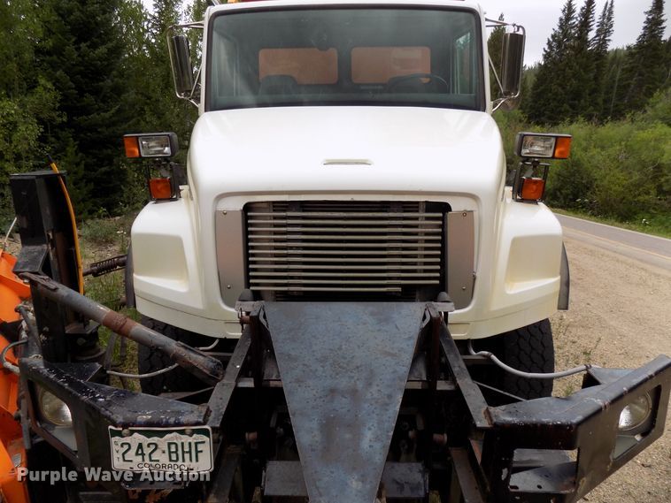 image for item DD6129 2001 Freightliner FL80  spreader truck