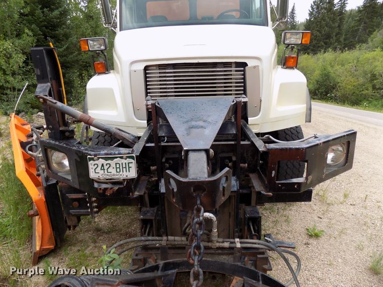 image for item DD6129 2001 Freightliner FL80  spreader truck