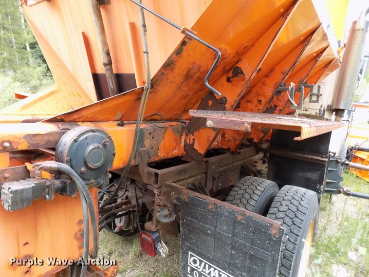 image for item DD6129 2001 Freightliner FL80  spreader truck