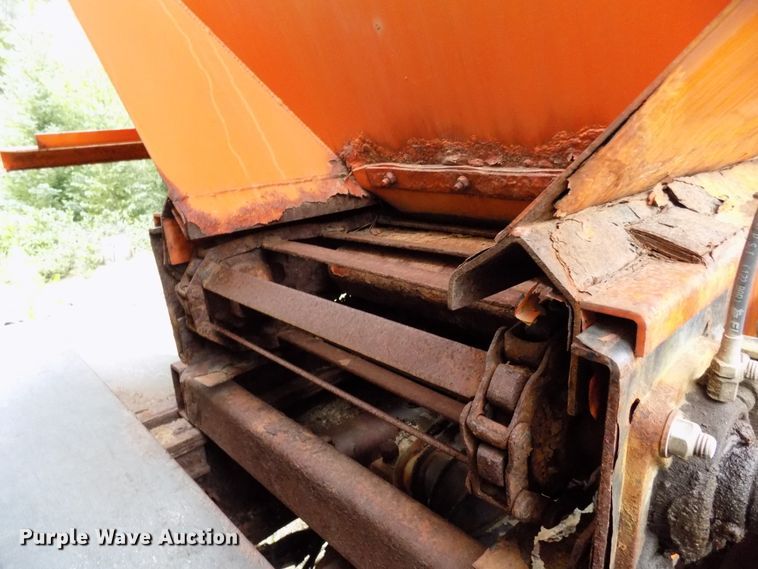 image for item DD6129 2001 Freightliner FL80  spreader truck