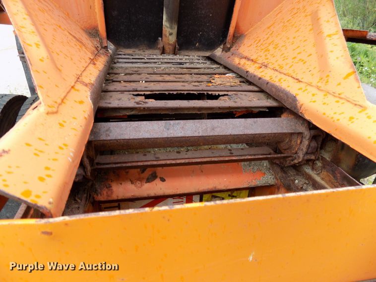 image for item DD6129 2001 Freightliner FL80  spreader truck