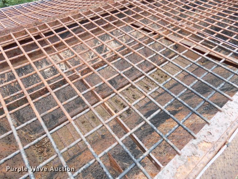 image for item DD6129 2001 Freightliner FL80  spreader truck