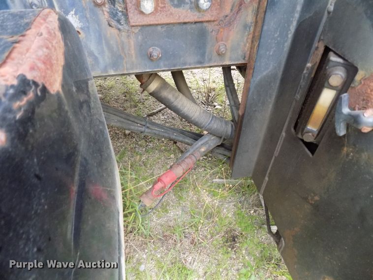 image for item DD6129 2001 Freightliner FL80  spreader truck