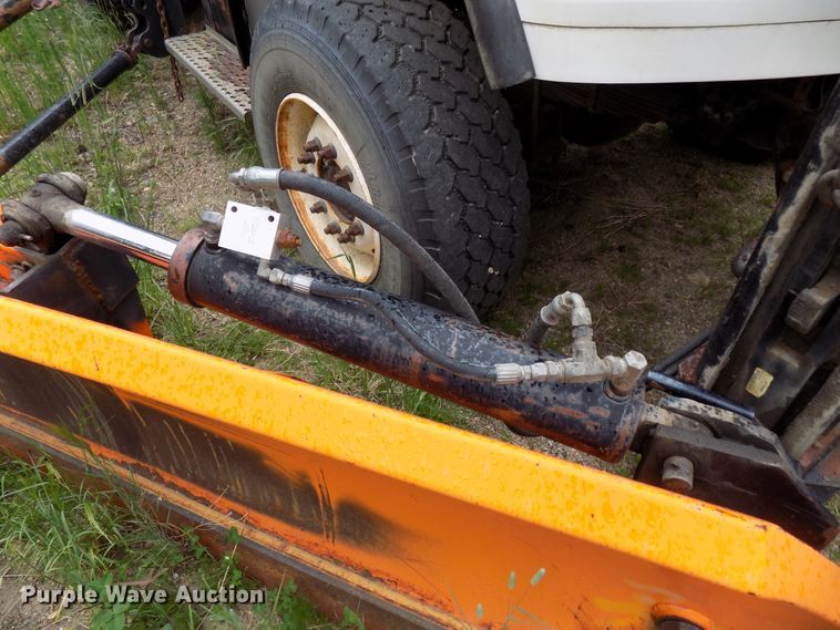 image for item DD6129 2001 Freightliner FL80  spreader truck