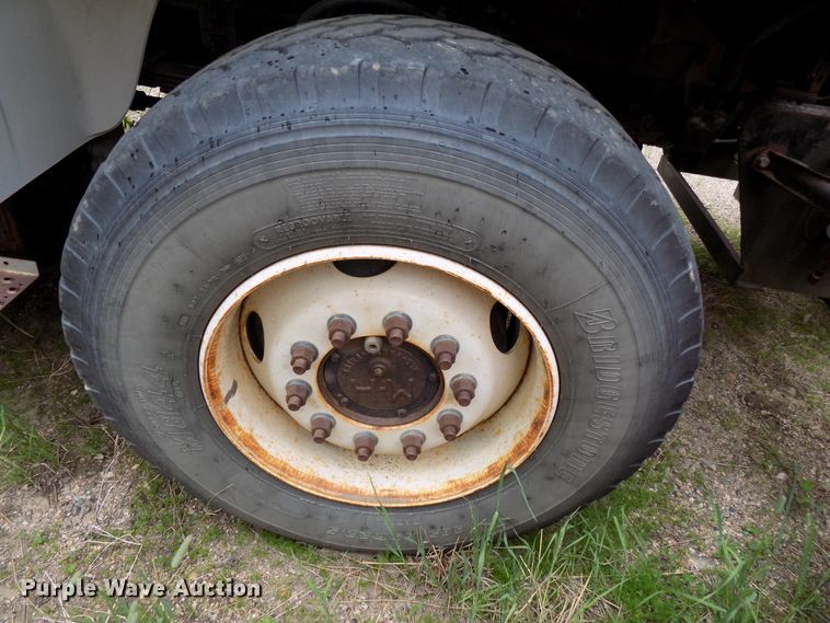 image for item DD6129 2001 Freightliner FL80  spreader truck