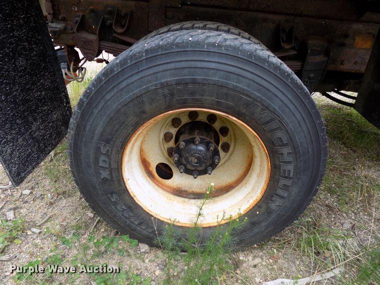 image for item DD6129 2001 Freightliner FL80  spreader truck