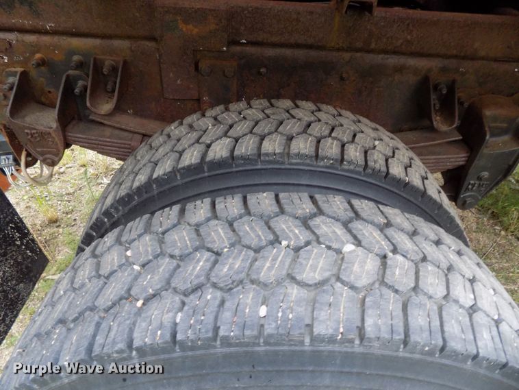 image for item DD6129 2001 Freightliner FL80  spreader truck