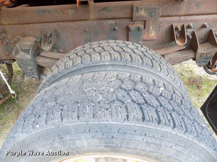 image for item DD6129 2001 Freightliner FL80  spreader truck