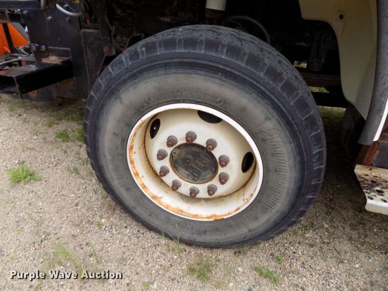 image for item DD6129 2001 Freightliner FL80  spreader truck