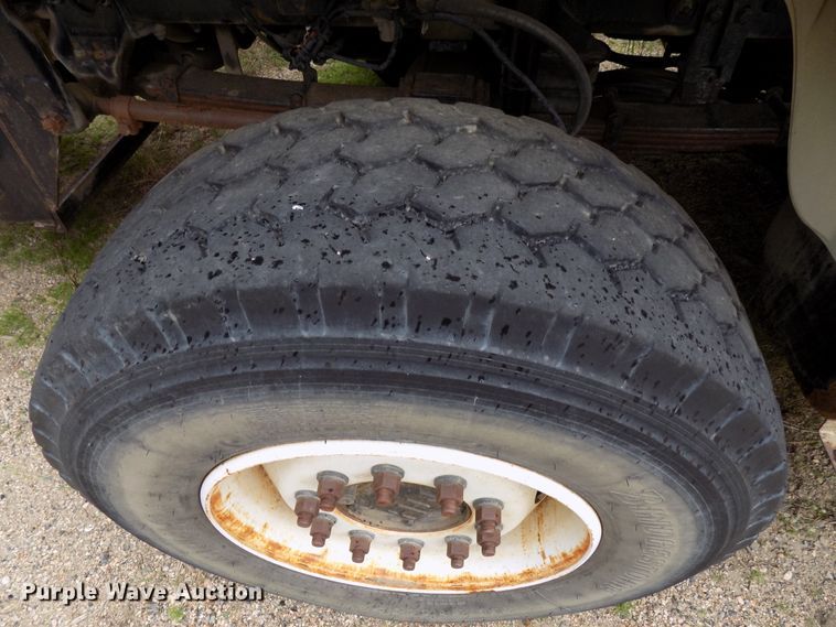 image for item DD6129 2001 Freightliner FL80  spreader truck