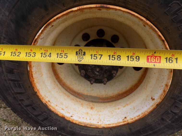 image for item DD6129 2001 Freightliner FL80  spreader truck