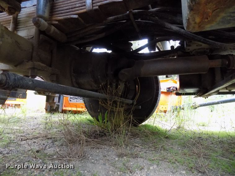 image for item DD6129 2001 Freightliner FL80  spreader truck