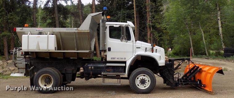 image for item DD6130 2001 Freightliner FL80  spreader truck