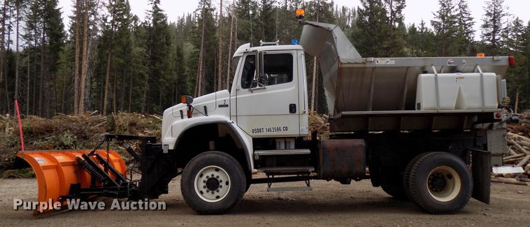 image for item DD6130 2001 Freightliner FL80  spreader truck