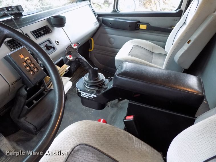 image for item DD6130 2001 Freightliner FL80  spreader truck