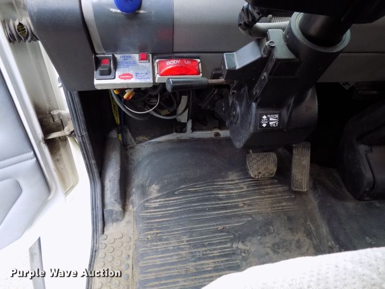 image for item DD6130 2001 Freightliner FL80  spreader truck