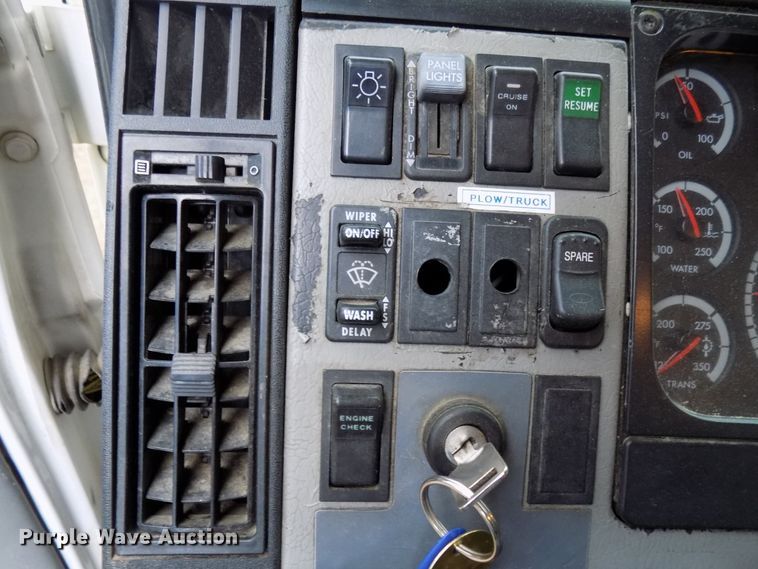 image for item DD6130 2001 Freightliner FL80  spreader truck