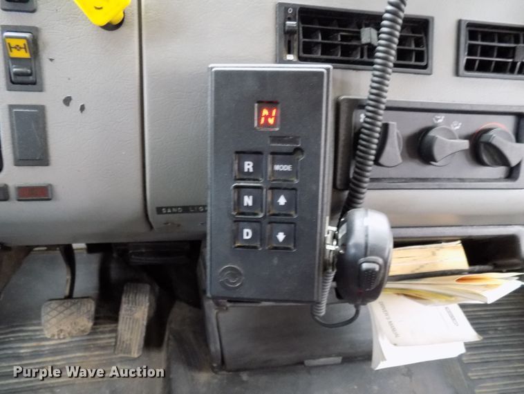 image for item DD6130 2001 Freightliner FL80  spreader truck