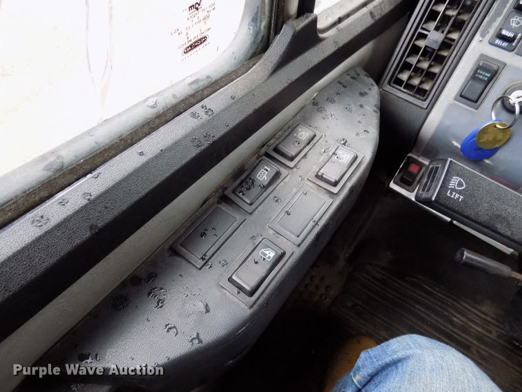 image for item DD6130 2001 Freightliner FL80  spreader truck