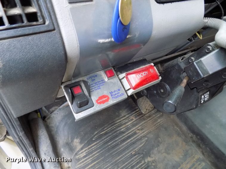 image for item DD6130 2001 Freightliner FL80  spreader truck