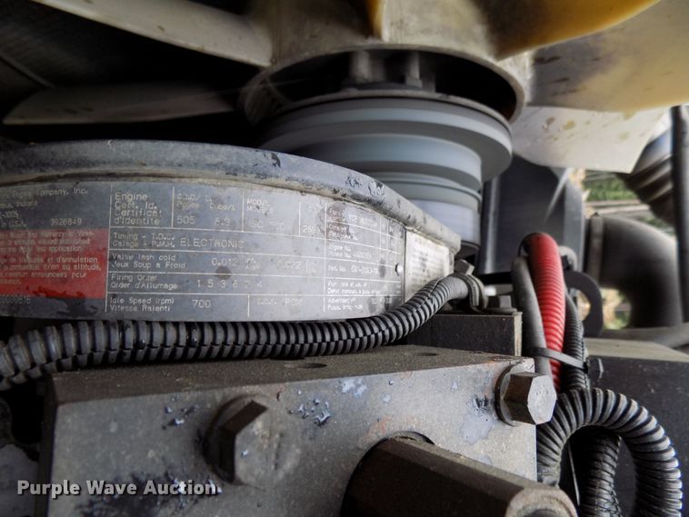 image for item DD6130 2001 Freightliner FL80  spreader truck