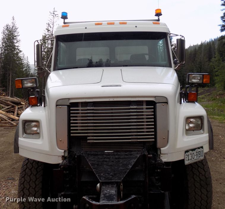 image for item DD6130 2001 Freightliner FL80  spreader truck