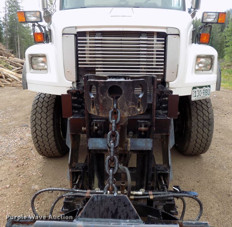 image for item DD6130 2001 Freightliner FL80  spreader truck