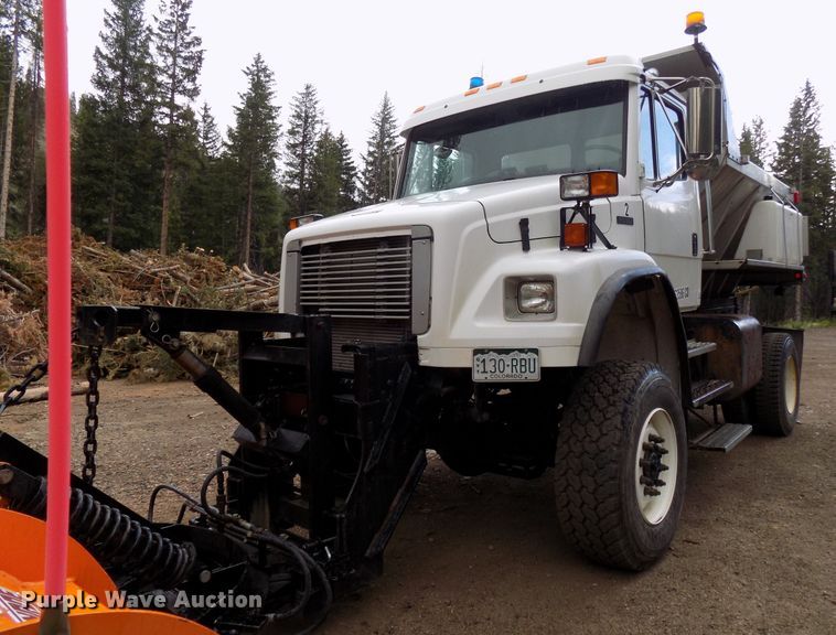 image for item DD6130 2001 Freightliner FL80  spreader truck