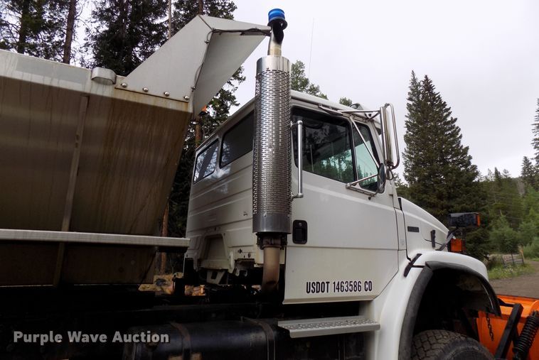 image for item DD6130 2001 Freightliner FL80  spreader truck