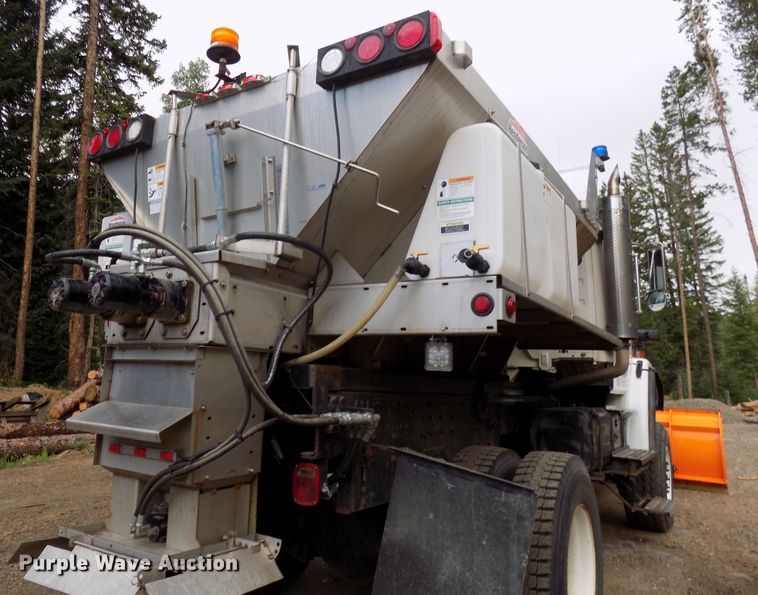 image for item DD6130 2001 Freightliner FL80  spreader truck