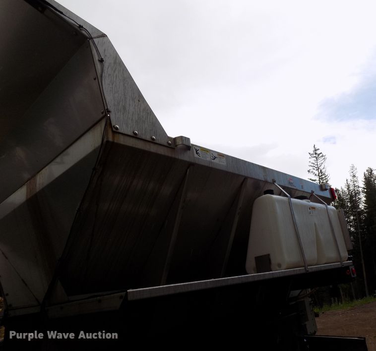 image for item DD6130 2001 Freightliner FL80  spreader truck