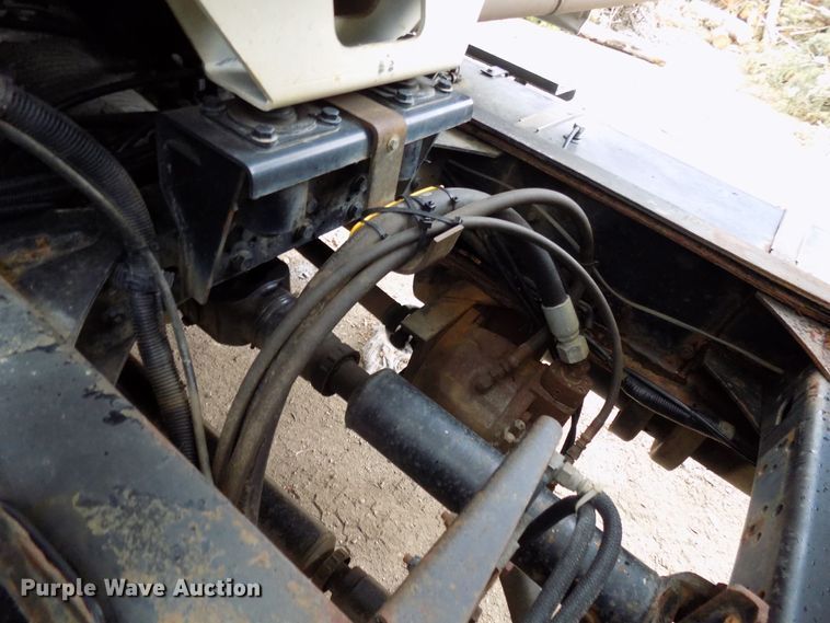 image for item DD6130 2001 Freightliner FL80  spreader truck