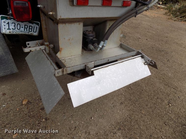 image for item DD6130 2001 Freightliner FL80  spreader truck