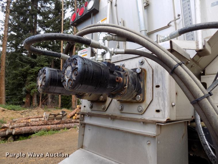 image for item DD6130 2001 Freightliner FL80  spreader truck