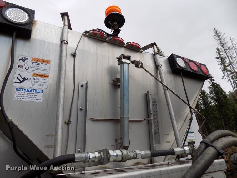 image for item DD6130 2001 Freightliner FL80  spreader truck