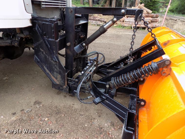 image for item DD6130 2001 Freightliner FL80  spreader truck