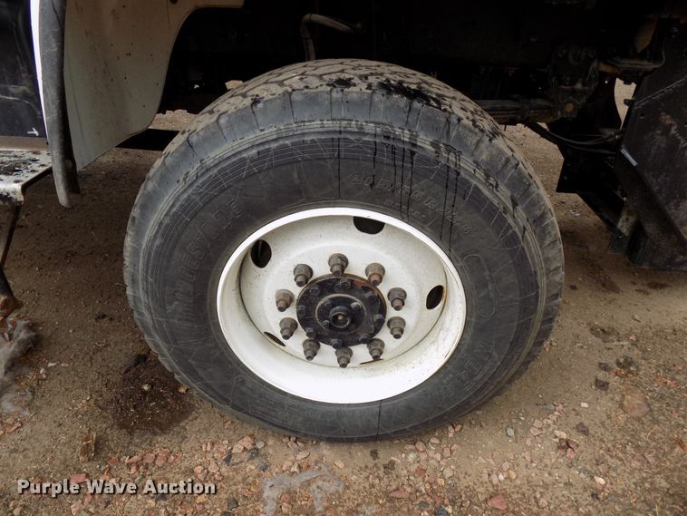 image for item DD6130 2001 Freightliner FL80  spreader truck