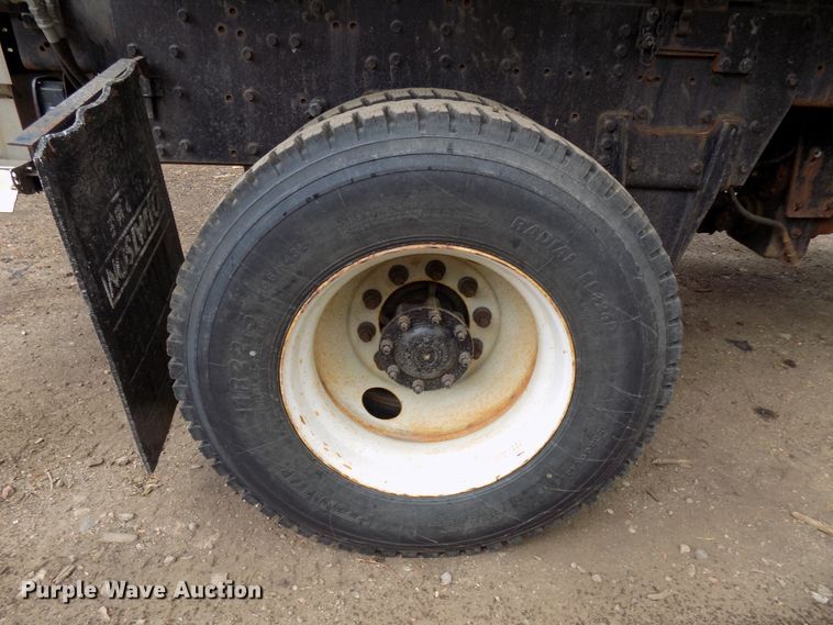 image for item DD6130 2001 Freightliner FL80  spreader truck