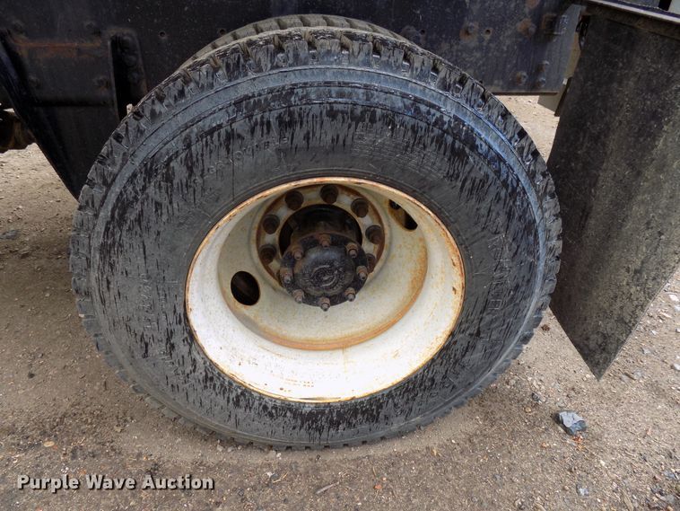 image for item DD6130 2001 Freightliner FL80  spreader truck