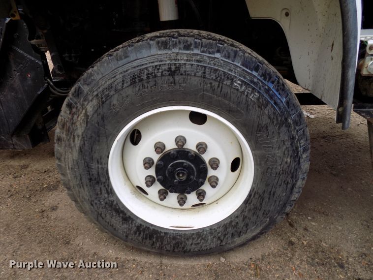 image for item DD6130 2001 Freightliner FL80  spreader truck