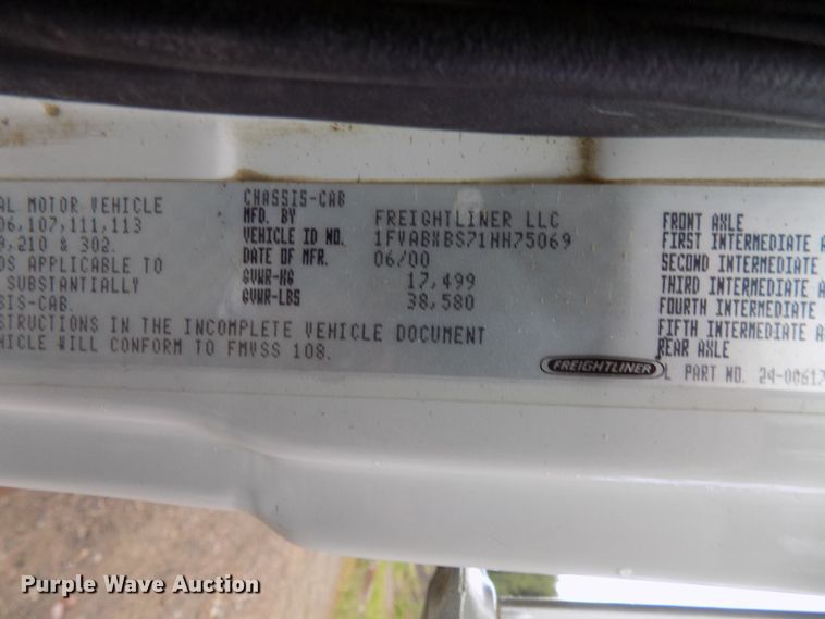 image for item DD6130 2001 Freightliner FL80  spreader truck