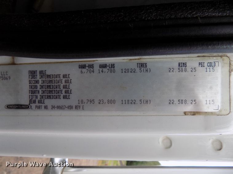 image for item DD6130 2001 Freightliner FL80  spreader truck