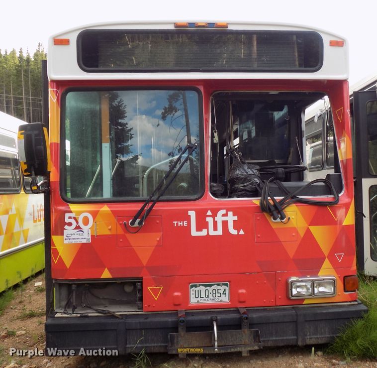 image for item DD6131 1999 Gillig C21A096N4  shuttle bus