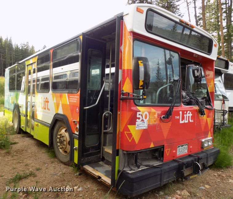 image for item DD6131 1999 Gillig C21A096N4  shuttle bus