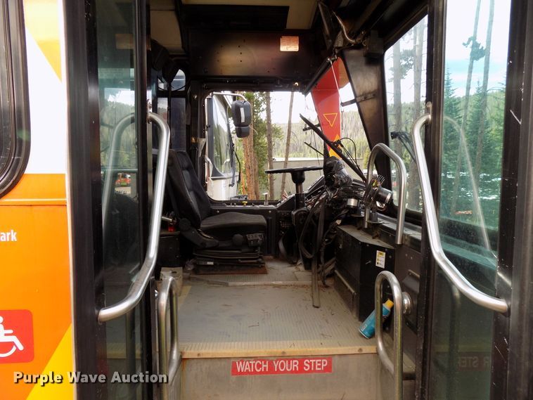 image for item DD6131 1999 Gillig C21A096N4  shuttle bus