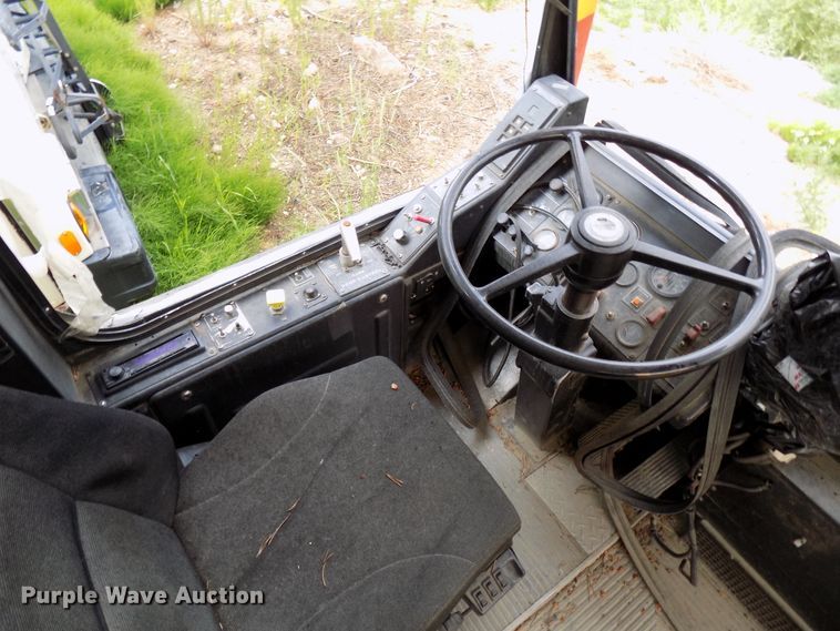 image for item DD6131 1999 Gillig C21A096N4  shuttle bus