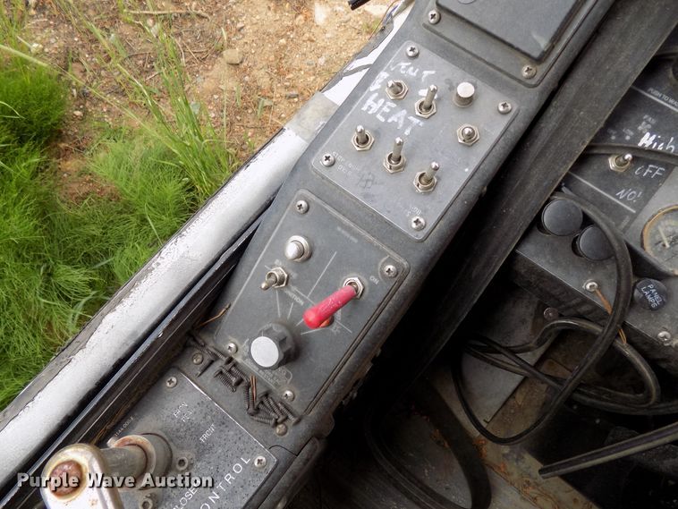 image for item DD6131 1999 Gillig C21A096N4  shuttle bus